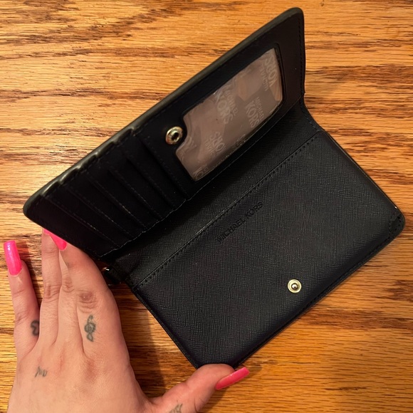 Navy blue flower print Michael Kors wallet 🩶 - Picture 4 of 5